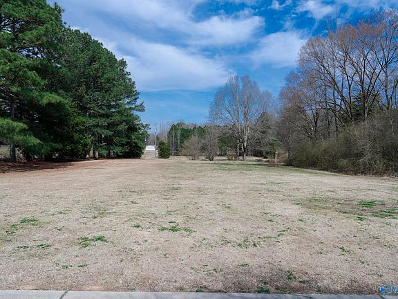 4th image of 89 Lyle Cir