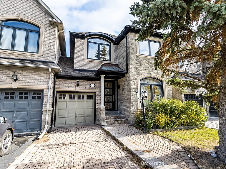 2115 Pinevalley Cres — Photo 2
