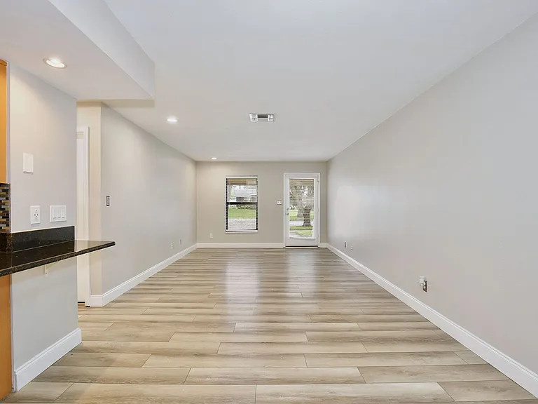 2942 Plaza Terrace Dr — Photo 6