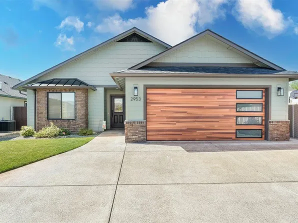 2953 Naples Dr, Grants Pass, OR 97527