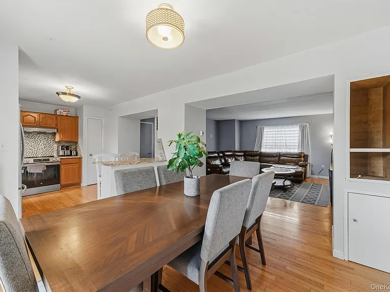 35 Helene Rd — Photo 6