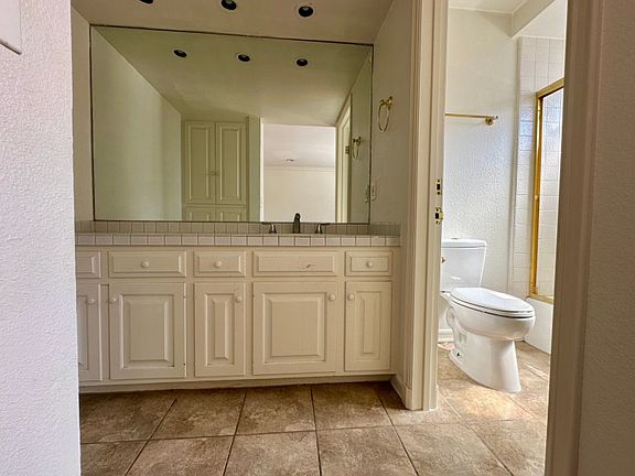 4th image of 21930 Marylee St APT 53