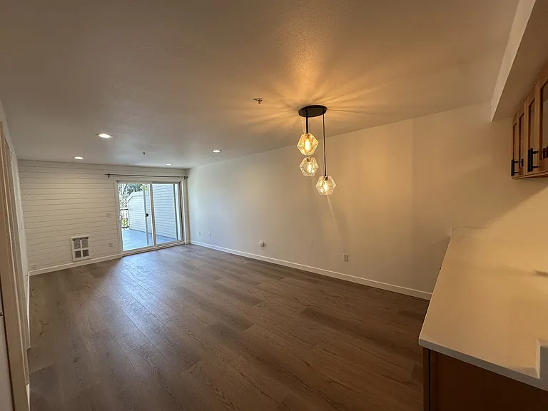 12345 Roosevelt Way NE #203 — Photo 9