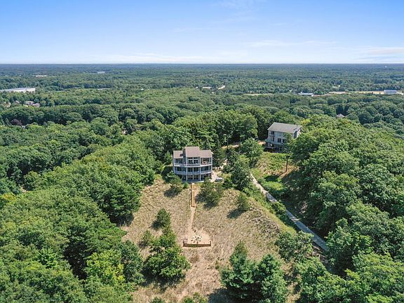 3rd image of 17580 Duneside Dr