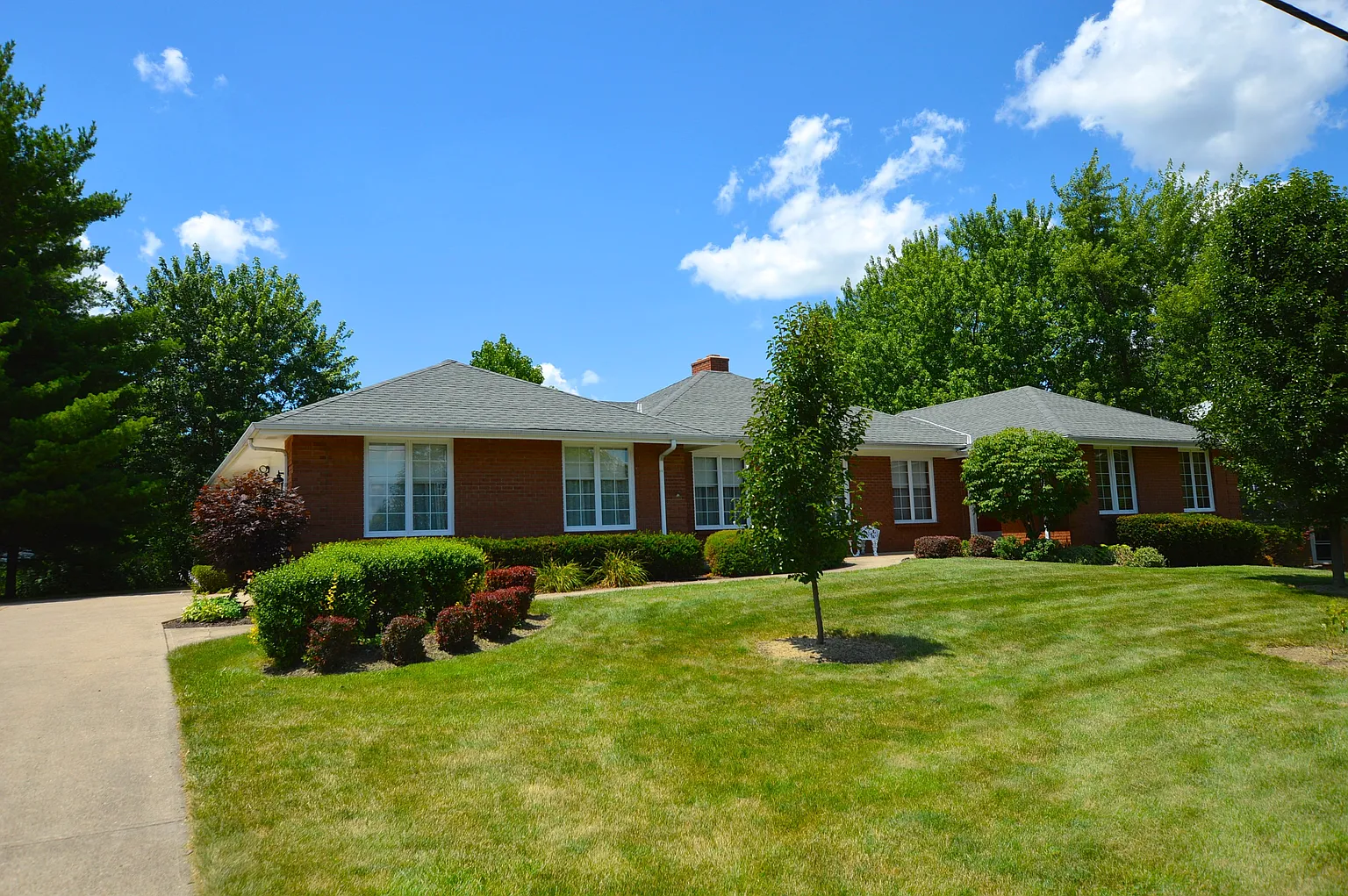 8865 Meadow View Dr photo 1