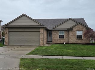 35484 Grant St, New Baltimore, MI 48047