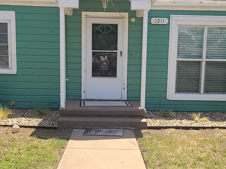 1211 SW 20th Ave — Photo 3