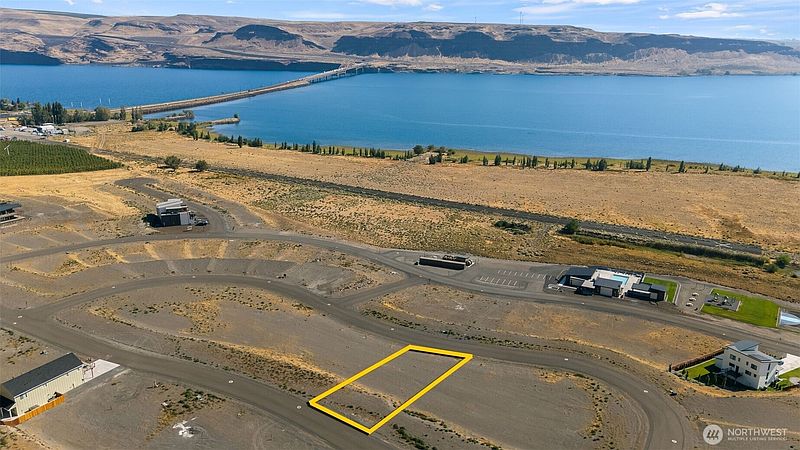 3rd image of 180 Basin Pointe Loop #92