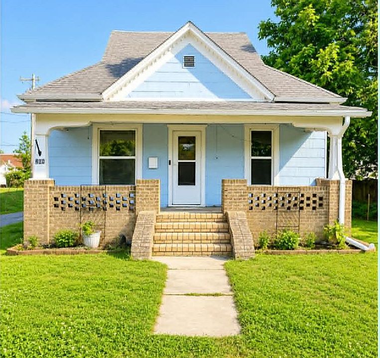 1st image of 209 W 8th St