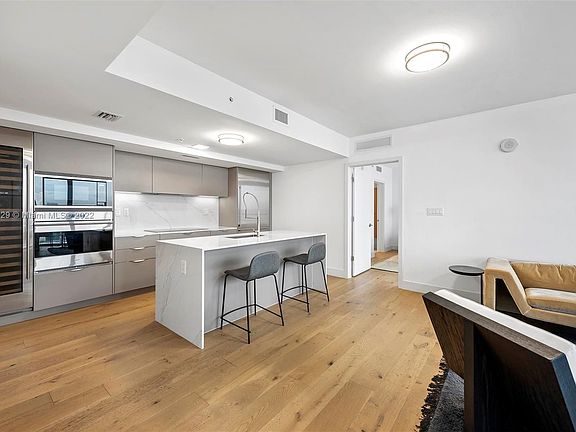 4th image of 9521 E Bay Harbor Dr #905