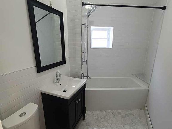 5th image of 2265 W Leland Ave Unit 1