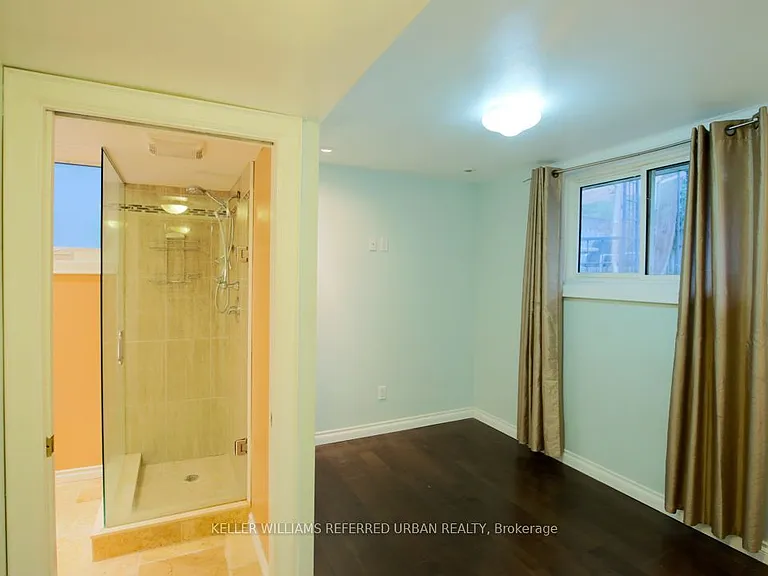 2255 Urwin Cres — Photo 11