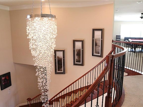 5th image of 812 Helmsley Pl