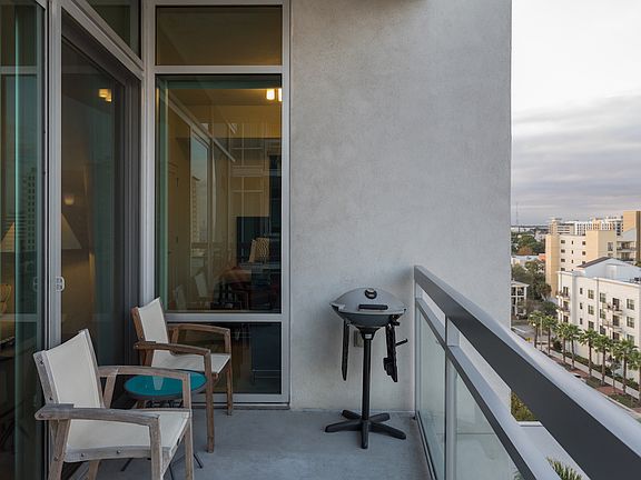 4th image of 400 4th Ave S APT 901