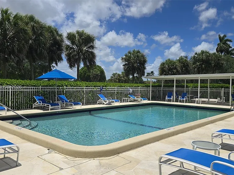 250 Jacaranda Dr #608 — Photo 34