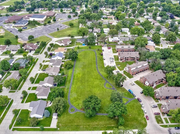 Ridgehaven Ct #B, Lincoln, NE 68505