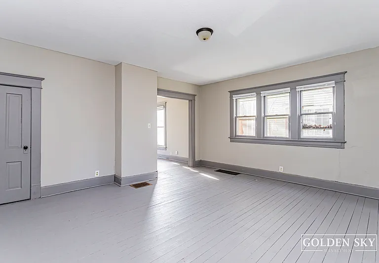 1114 Mourer St — Photo 5