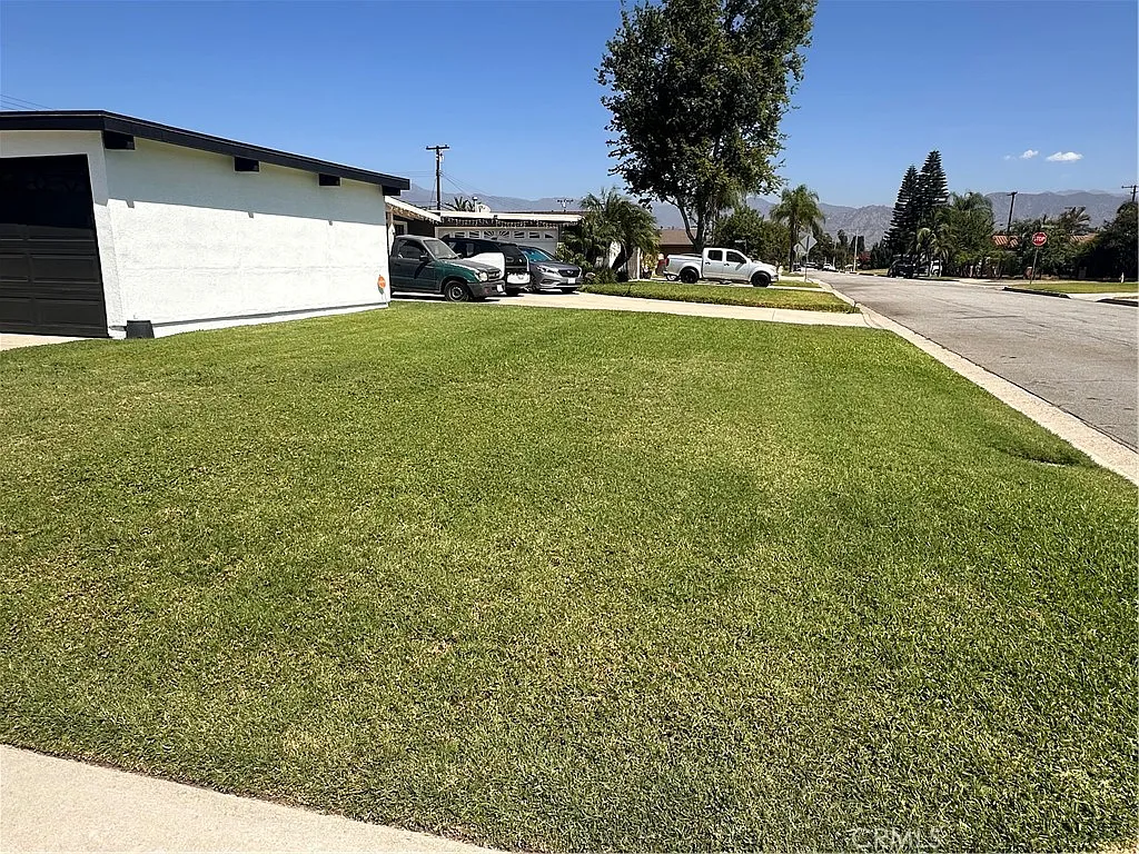 3 bed, 1175 sqft, $3,900 — Photo 3