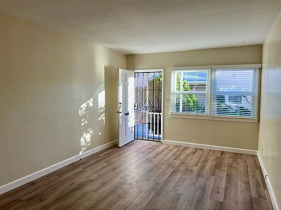 5th image of 4468 Illinois St
