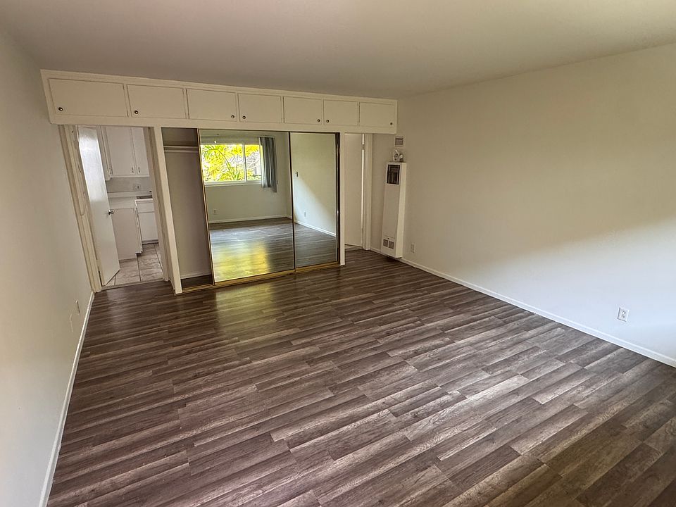 1st image of 11611 Darlington Ave APT 4