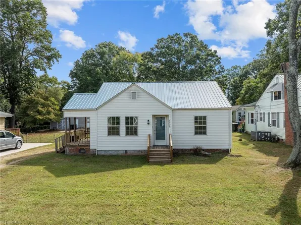 609 Peeler St, Lexington, NC 27292