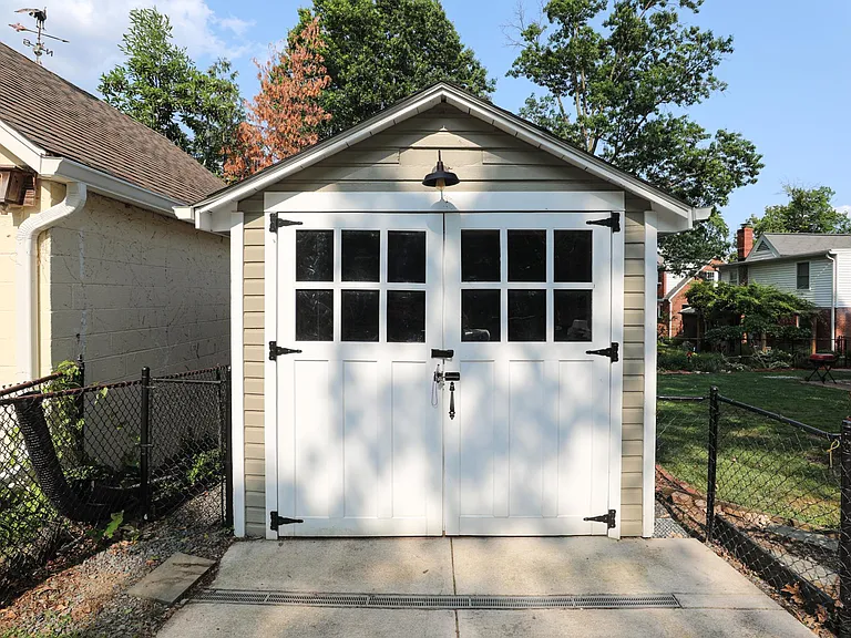 15 W Howell Ave — Photo 32