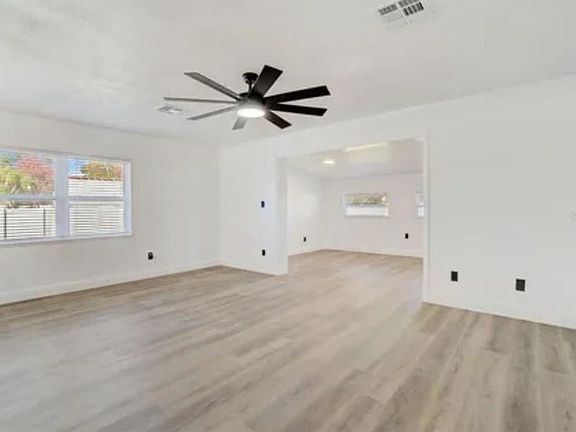 4th image of 5205 Chenault Ave