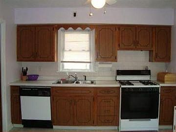 2nd image of 6737 Greenleaf Ave