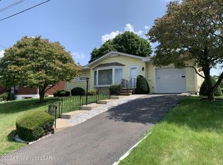 8 Monarch Rd, Hanover Township, PA 18706