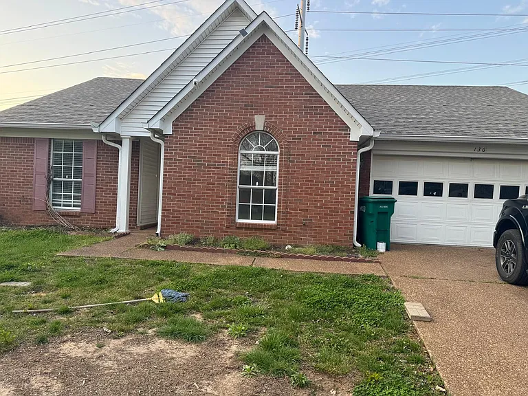 136 Pennington Pl — Photo 1