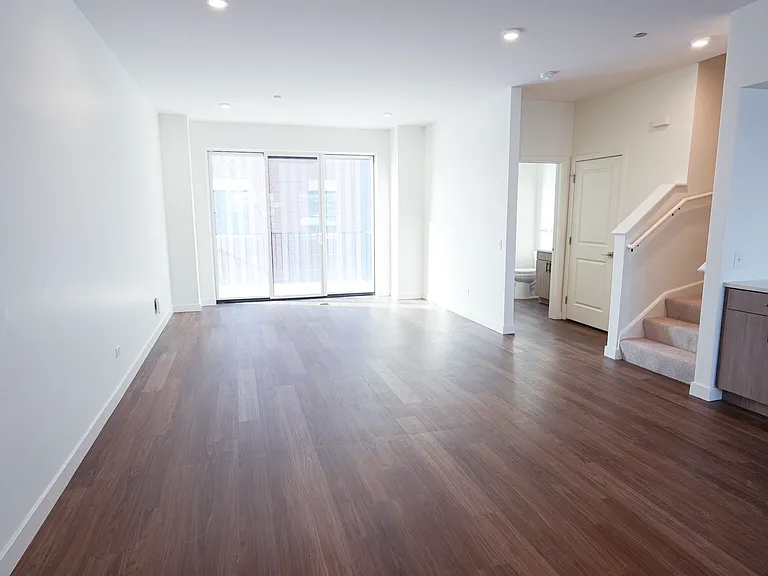 Galewood Residences — Photo 13