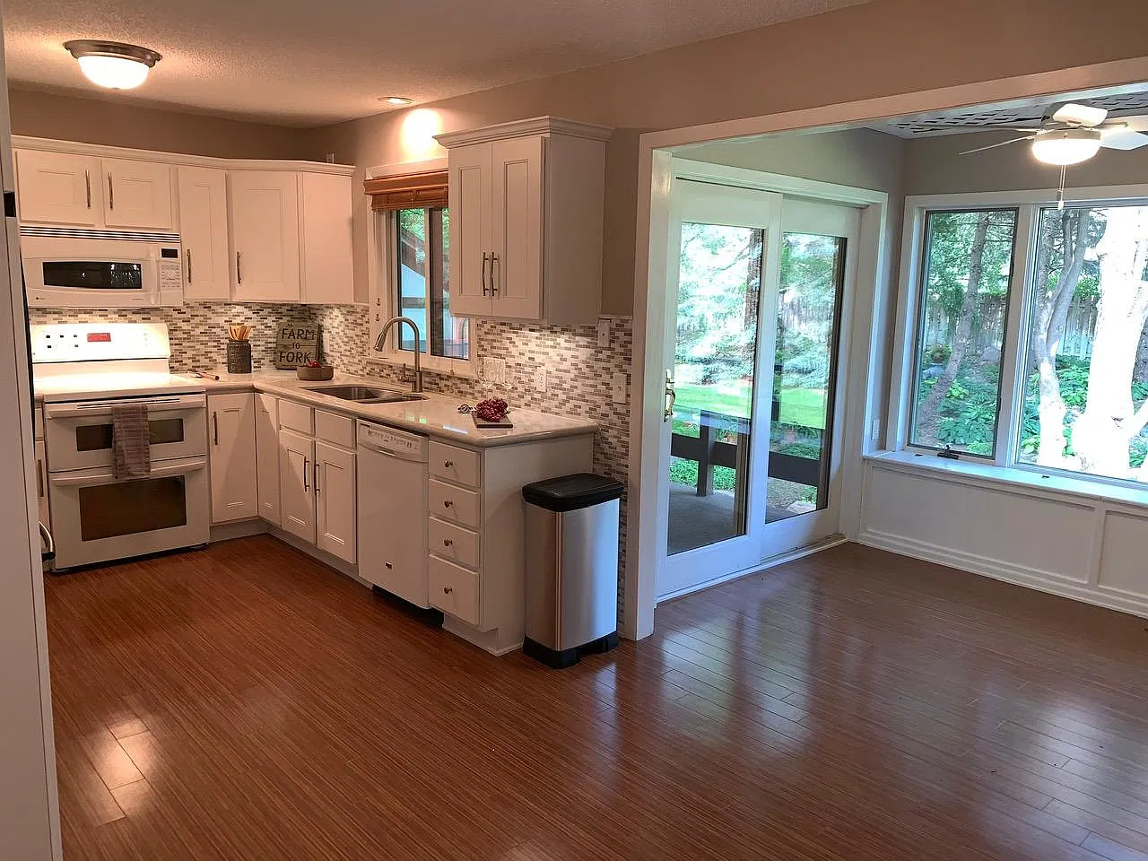 3 bed, 2700 sqft, $3,395 — Photo 2