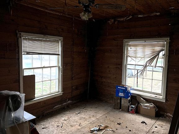 3rd image of 1204 E Tarrant St