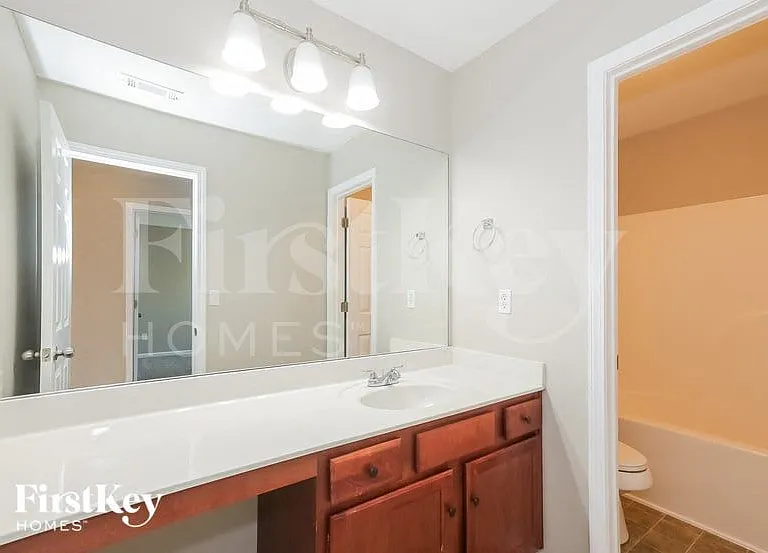 1530 Hedington Cir — Photo 13