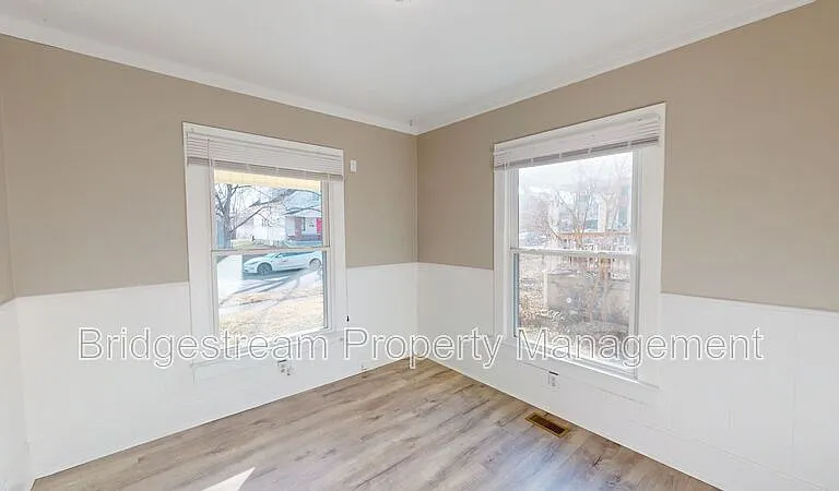 2029 Brookline Ave — Photo 3