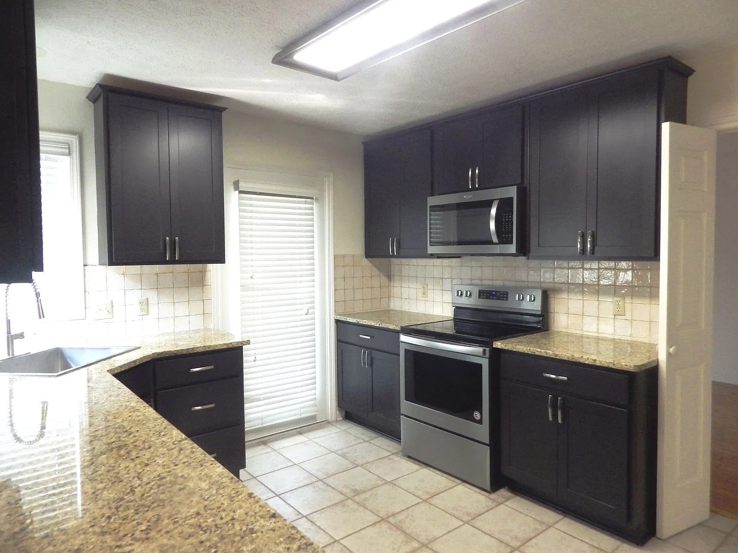 602 Shadowood Ln — Photo 2