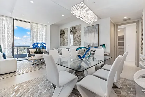 1000 Brickell Plz Photo 1