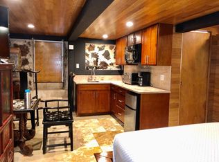 1916 Manoa Rd #F, Honolulu, HI 96822