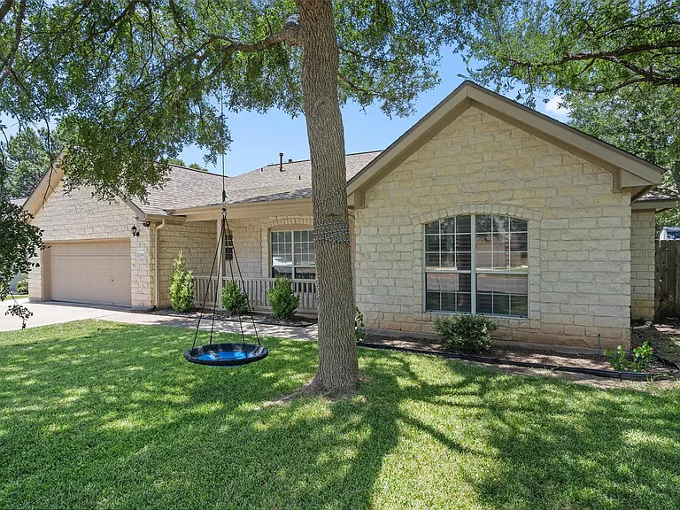 2900 Brandy Ln — Photo 2
