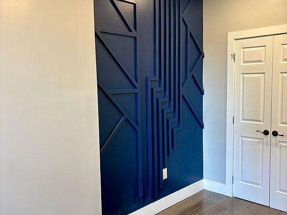 3rd image of 301 Hinsdale St #2