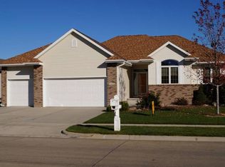3220 Cherrywood Dr, Fremont, NE 68025