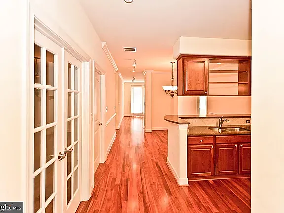 2 bed, 1555 sqft, $2,835 — Photo 4