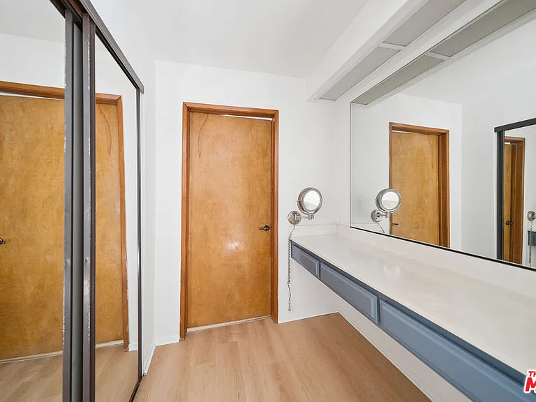 11924 Mayfield Ave #2 — Photo 15