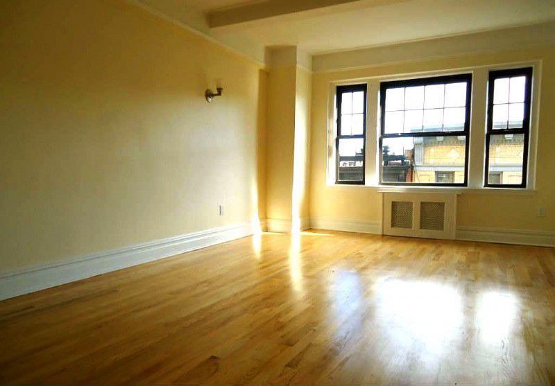 2nd image of 95 Christopher St #10