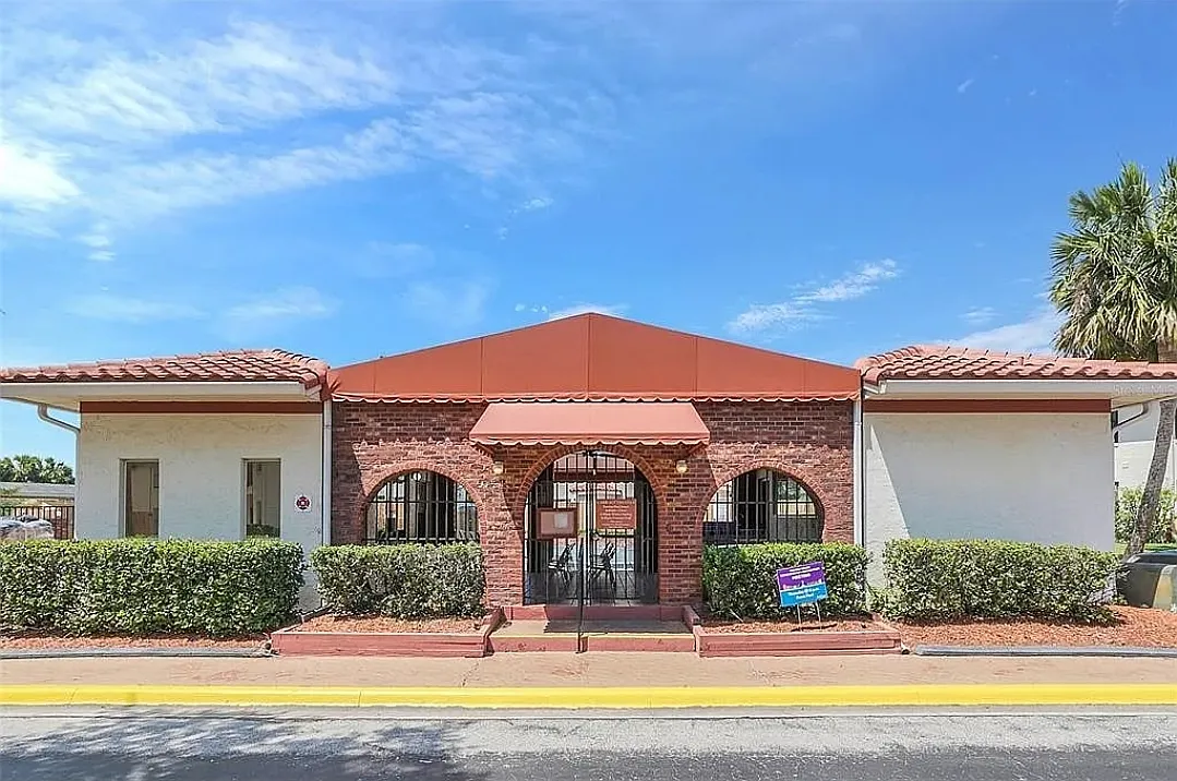 2 bed, 2.5 bath, 1307 sqft, $1,800 — Photo 3