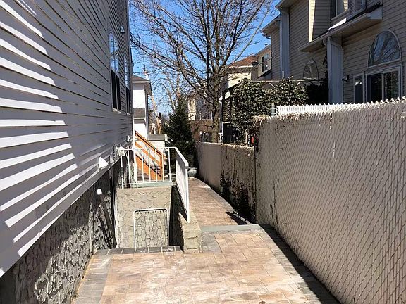 4th image of 731 Correll Ave #1
