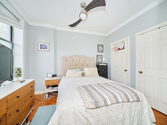 3rd image of 189 Sterling Pl APT 11