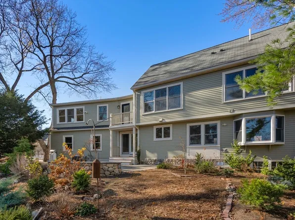 30 Lakeview Ave, Natick, MA 01760