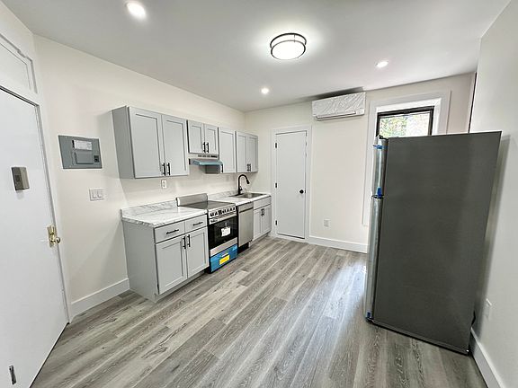 4th image of 716 Sackett St #3R