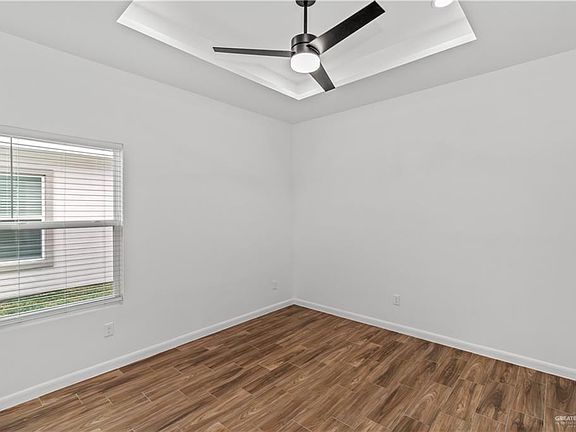 3rd image of 1000 N Woodson Ave